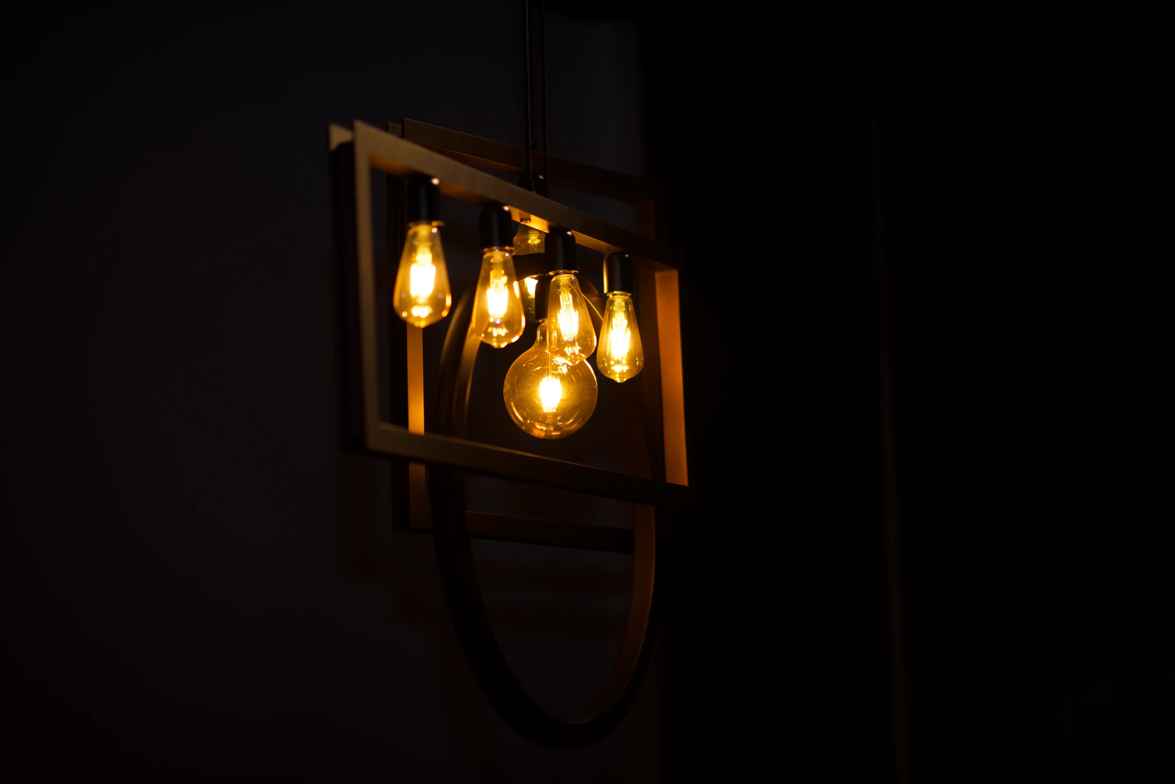 A group of lights hanging from the ceiling.