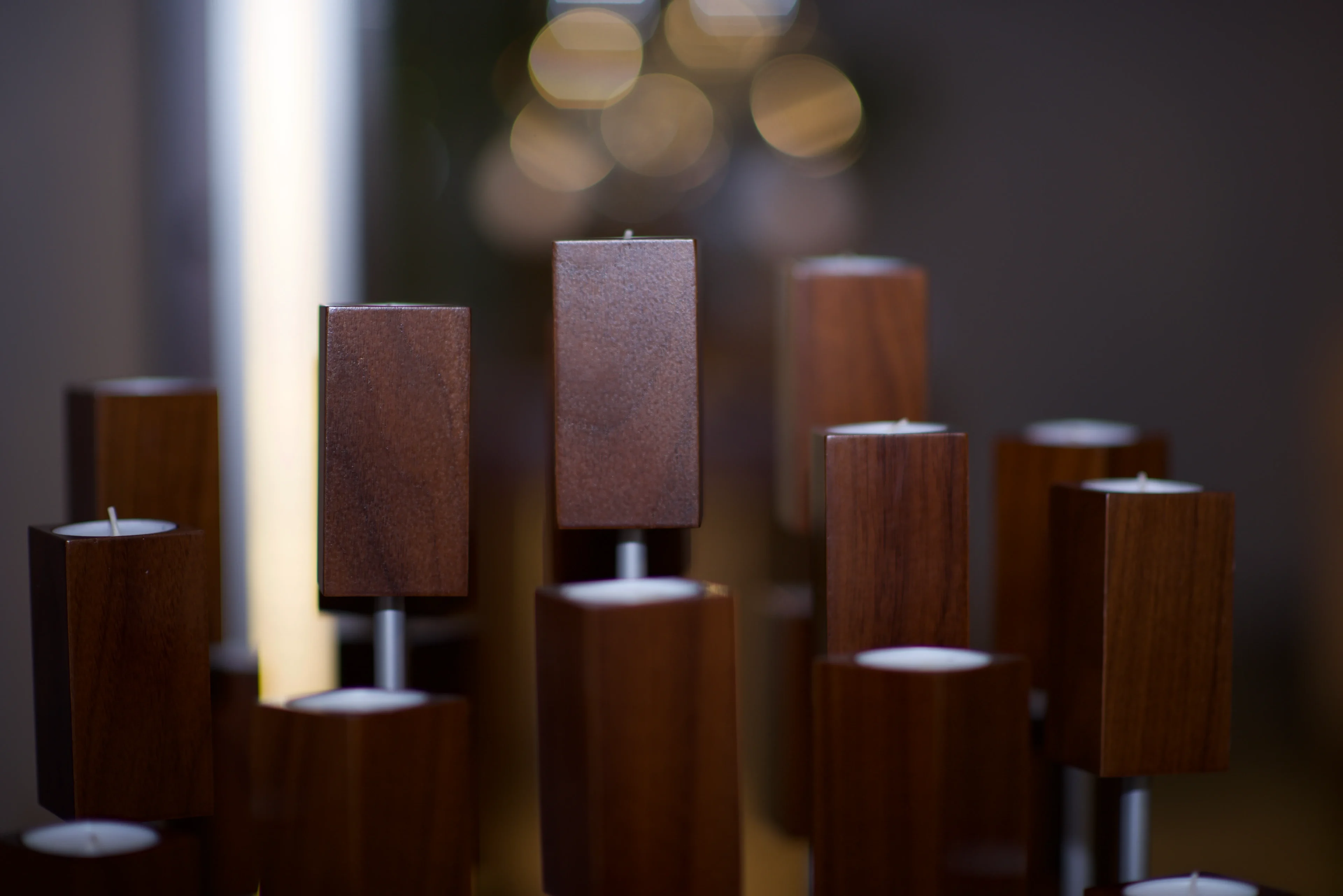 A group of wooden speakers sitting in front of a wall.